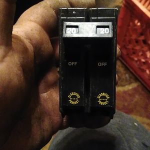 CUTLER HAMMER CHQ220 2 POLE 20 AMP CIRCUIT BREAKER TYPE CHQ CLASSIFIEDConditio